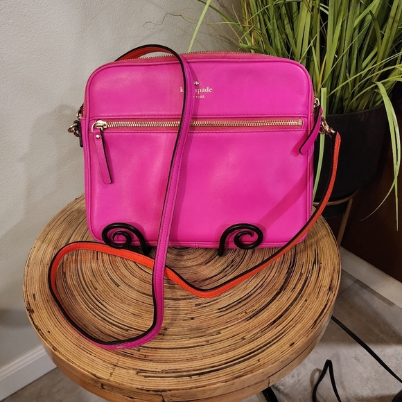 Kate Spade Fuchsia Crossbody Bag with Gold Zipper - Picture 13 of 14